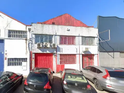 Nave industrial en calle de Navalcán, 21